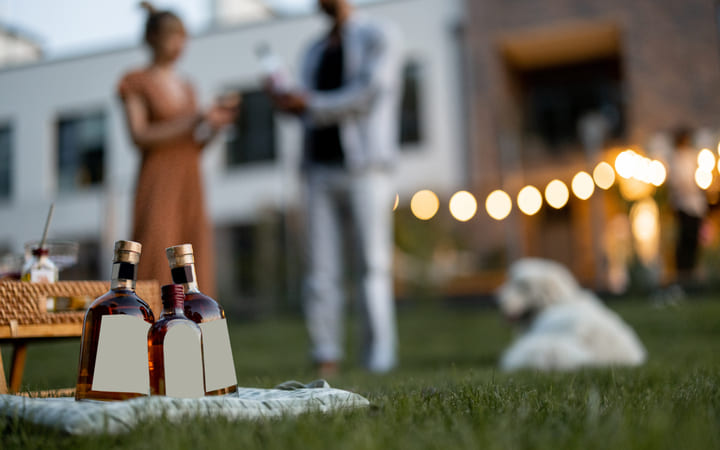 Flaschenetiketten auf Gin Flaschenetiketten auf Gin