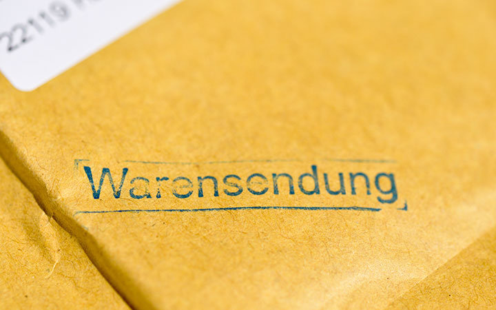 Warensendung Kennzeichnung mit Stempel