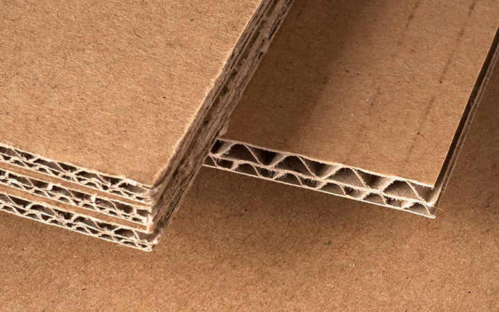 zweiwellige Wellpappe aufeinandergestapelt zweiwellige Wellpappe aufeinandergestapelt